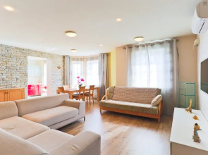 Апартаменты 4-комнатные HomeApart Сторожовская, 8