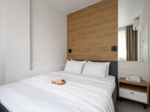 Апартаменты Red Apartments Арт Лайт Сити Шерли