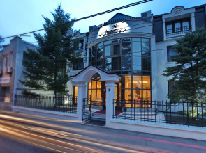 Vozarev Hotel