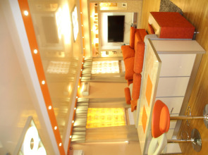 Апартаменты Веселая студия "Оранжевое настроение"