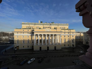 Апартаменты Minin Apartments с видом на Александринский Театр 130 кв.м.