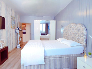 Апартаменты Шикарные В центре с видом на Золотой мост и Русский мост