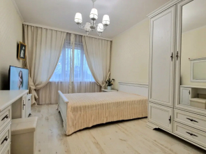 Bolshaya Chetyrekhkomnatnaya Kvartira Flat
