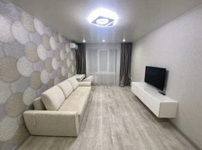 Квартира Двухкомнатная у метро напротив Северного вокзала