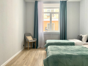 Апартаменты трехкомнатные рядом с набережной