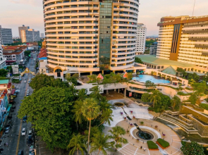 Jomtien Plaza Condotel Apartments