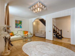 Апартаменты 5-комнатные HomeApart Сторожовская, 8