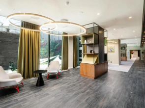 Отель Holiday Inn Yerevan Republic Square, an IHG Hotel