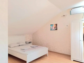 V Tsentre Goroda Private House