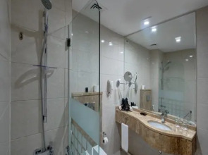 Отель Vintage Grand