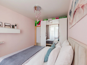 Квартира с Двумя Спальными Рядом с Ривьерой