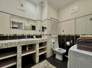 Апартаменты Белая Трехкомнатная Квартира у Вокзала