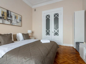 Апартаменты Улучшенные с Двумя Спальнями и Балконом