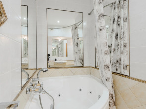 Апартаменты SpbStay с сауной на Невском проспекте 90