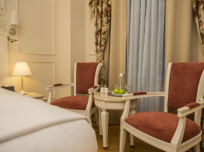 Отель Corinne Art & Boutique