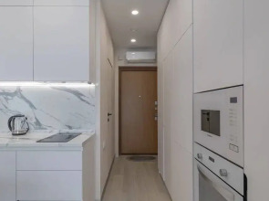 Квартира с большим балконом у метро