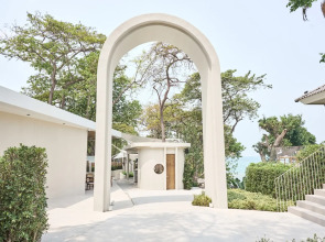 Отель Cross Pattaya Pratamnak