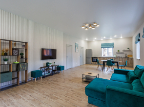Dom s 2-mya spalnyami u dubovogo lesa Private house