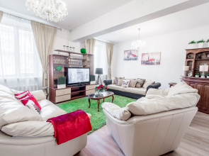 3-komnt. v samom tsentre Minska dlya 10 gostey Apartment
