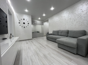 Okolo Akvaparka S Igrovoy Pristavkoy Apartments