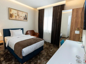 Отель Garnet Mir