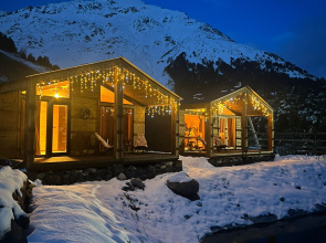 Uyutny V Gorakh Chalet