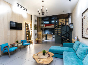 Dvukhurovnevaya Loft Studiya Apartment