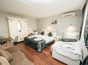 Отель Safran Suites