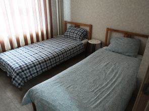 Apartamenty DLH - Trehkomnatnye u dendroparka Sinagina
