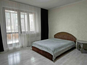 Naprotiv Grand Kholl Sibir Flat