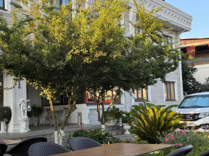 Lucette Guest House