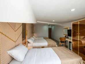 Luxury Airport Hotel by Zazzoni