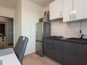 Апартаменты Двухкомнатные Центр, у площади Победы,Черняховского 12А,Колибри#12А