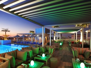 Отель Grand Cosmopolitan