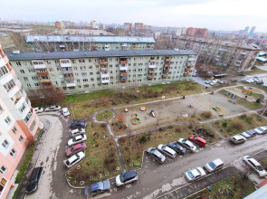 Квартира рядом с Мнтк им. Федорова и Ск Заря