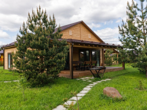 Trekhkomnatny 145 Metrov v Lesu u Pruda Private house
