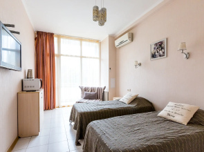 Svetlana-Tsentr u morya s vidom na skver i tsentr Apartaments