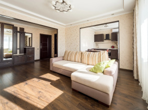 Квартира Тёплая солнечная возле БЦ Первая Башня