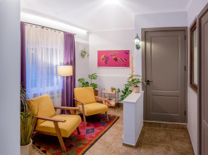 Mini-' HB apartments Hill House