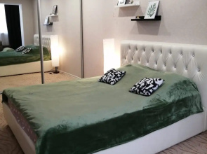 Na Bratyev Tkachyovykh 9 Apartments