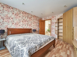 Квартира Большая 4-х комнатная квартира недалеко от центра