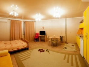 S Dzhakuzi I Konditsionerom V Samom Tsentre Flat
