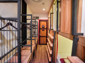 Отель Prince Theatre Heritage Stay