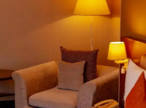 Parkside Hotel & Apartments