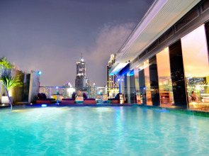 Отель Galleria 10 Bangkok Hotel By Compass Hospitality