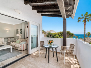 All About Villa Puente Romano