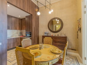 Апартаменты с Видом на Невский