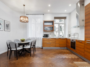 Апартаменты 4-комнатные HomeApart К.Маркса, 30