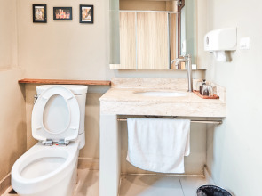 Отель Prince Theatre Heritage Stay