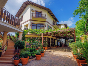 Loris Guest House